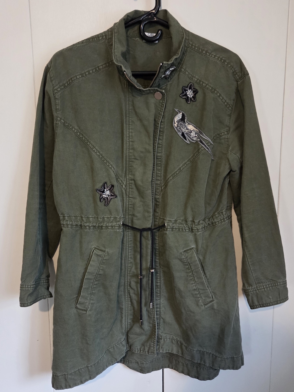Cabi Hanson Anorak Utility Jacket Women Olive Green Sequin Bird Star Patches 337